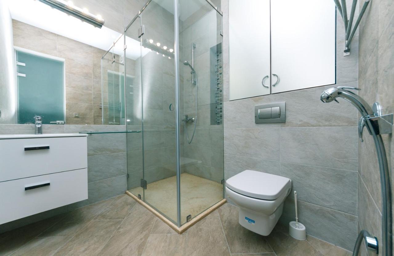 Hotrent City Deluxe Kiev Esterno foto