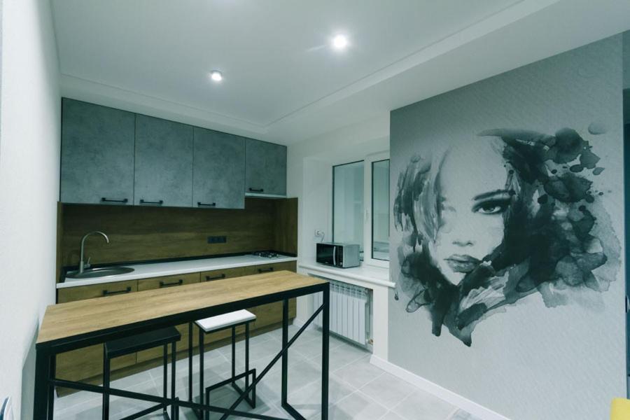 Hotrent City Deluxe Kiev Esterno foto