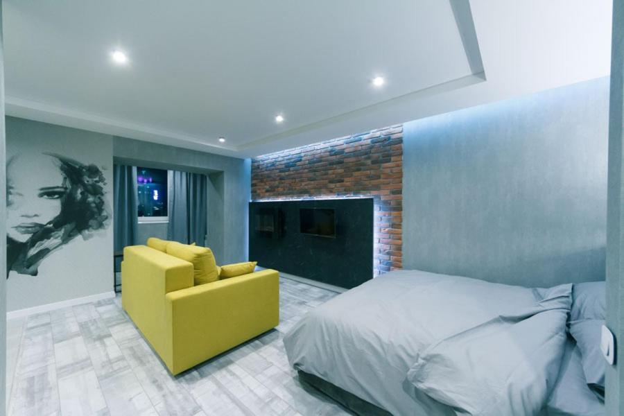 Hotrent City Deluxe Kiev Esterno foto
