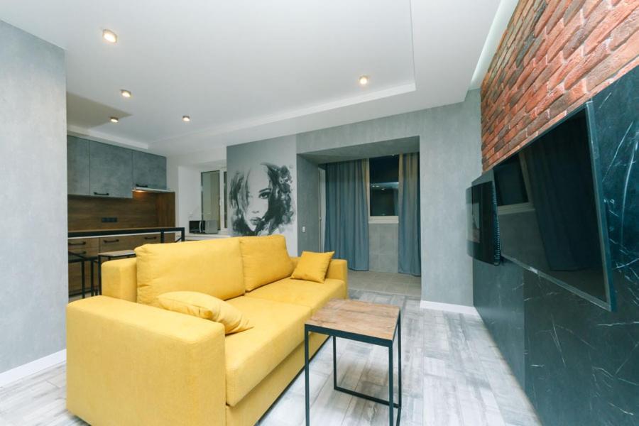 Hotrent City Deluxe Kiev Esterno foto